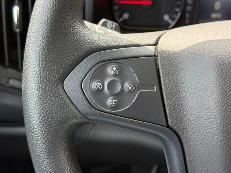 Chevrolet Silverado MD Vehicle Full-screen Gallery Image 10