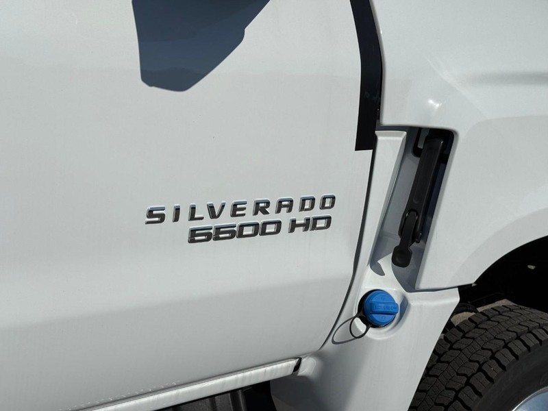 Chevrolet Silverado MD Vehicle Full-screen Gallery Image 5