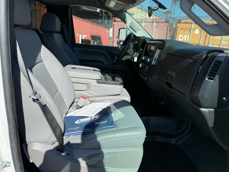 Chevrolet Silverado MD Vehicle Full-screen Gallery Image 6