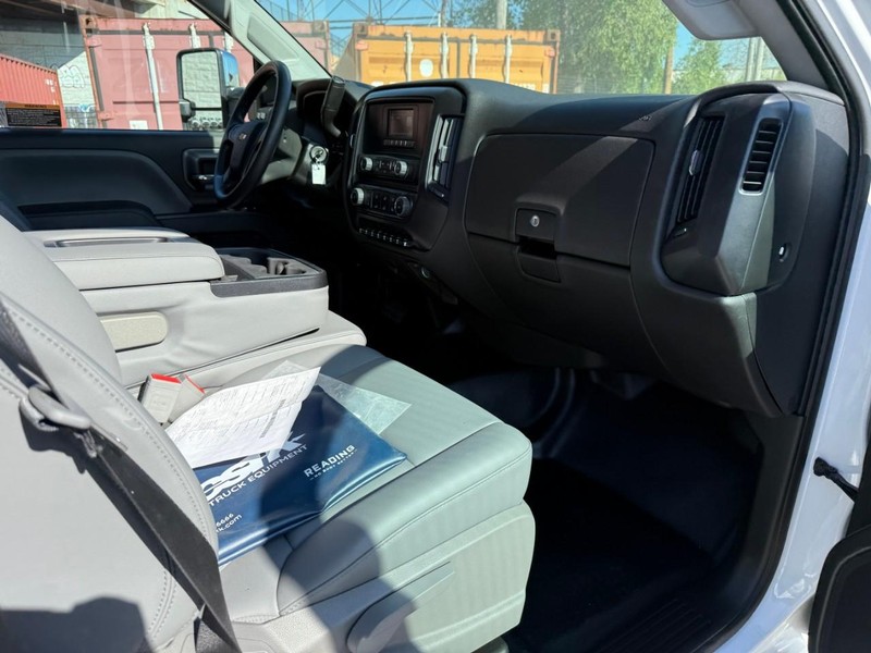 Chevrolet Silverado MD Vehicle Full-screen Gallery Image 7