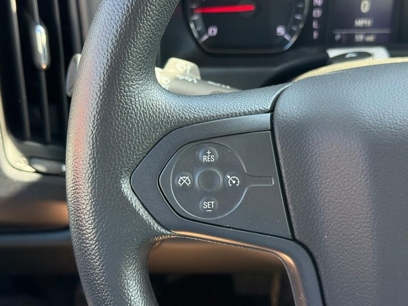 Chevrolet Silverado MD Vehicle Full-screen Gallery Image 10