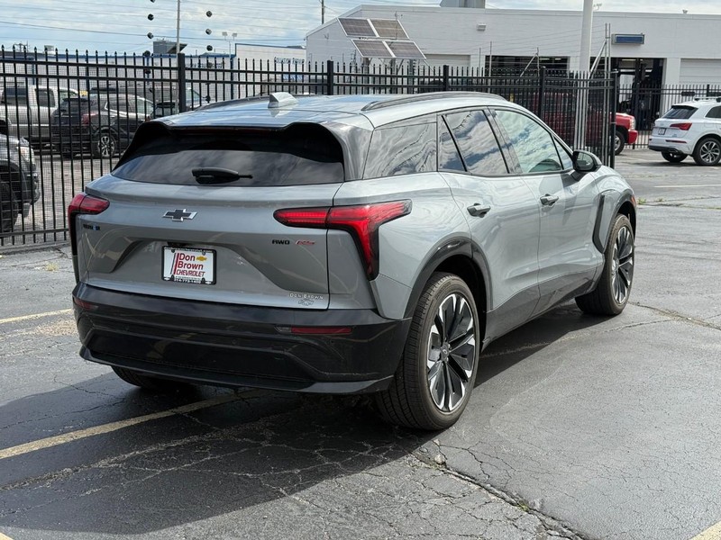 Chevrolet Blazer EV Vehicle Full-screen Gallery Image 03