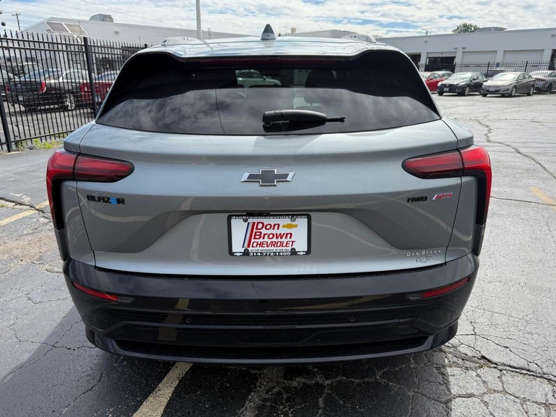 Chevrolet Blazer EV Vehicle Full-screen Gallery Image 08
