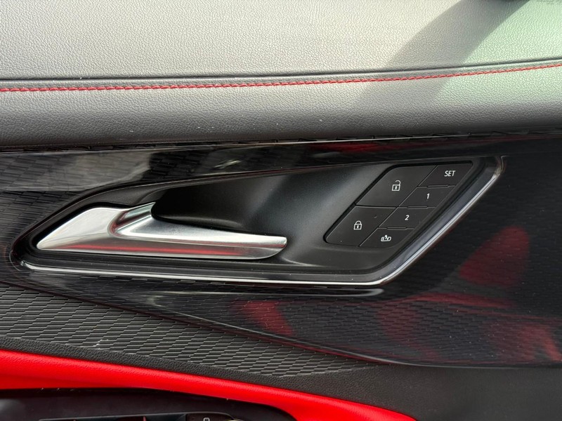 Chevrolet Blazer EV Vehicle Full-screen Gallery Image 17