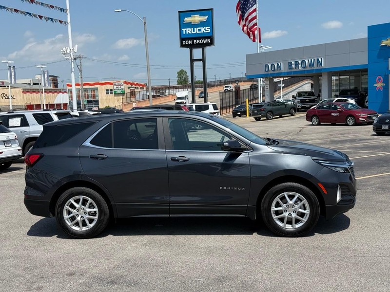 Chevrolet Equinox Vehicle Full-screen Gallery Image 3