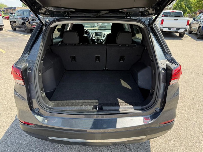 Chevrolet Equinox Vehicle Full-screen Gallery Image 10