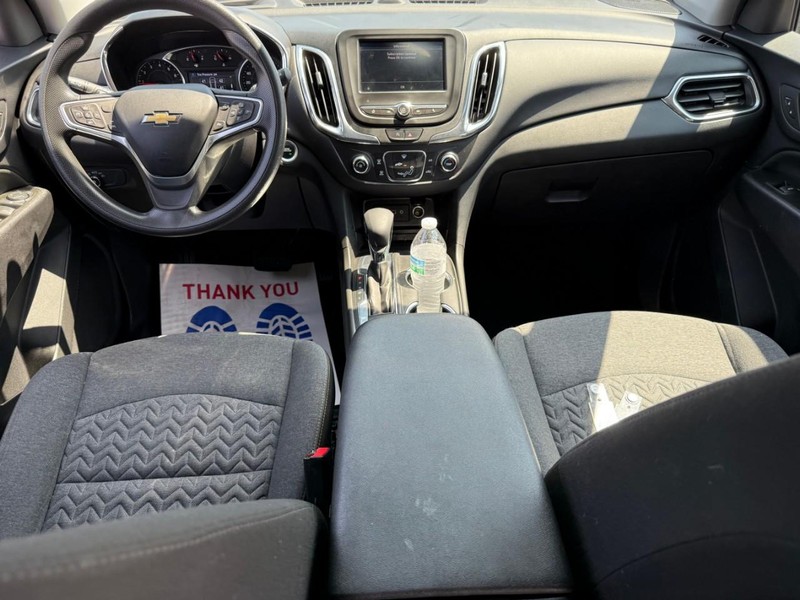 Chevrolet Equinox Vehicle Full-screen Gallery Image 17