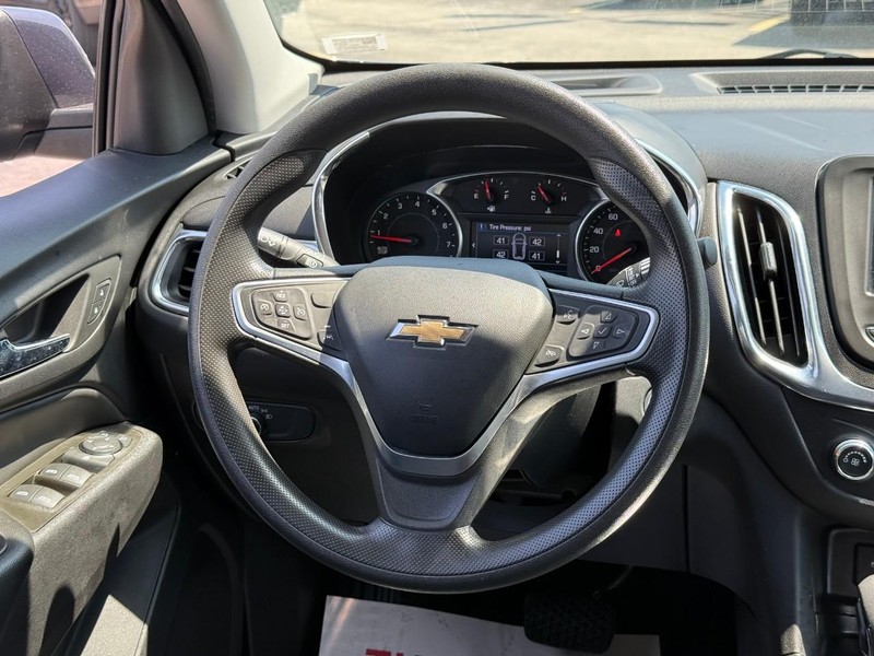 Chevrolet Equinox Vehicle Full-screen Gallery Image 18