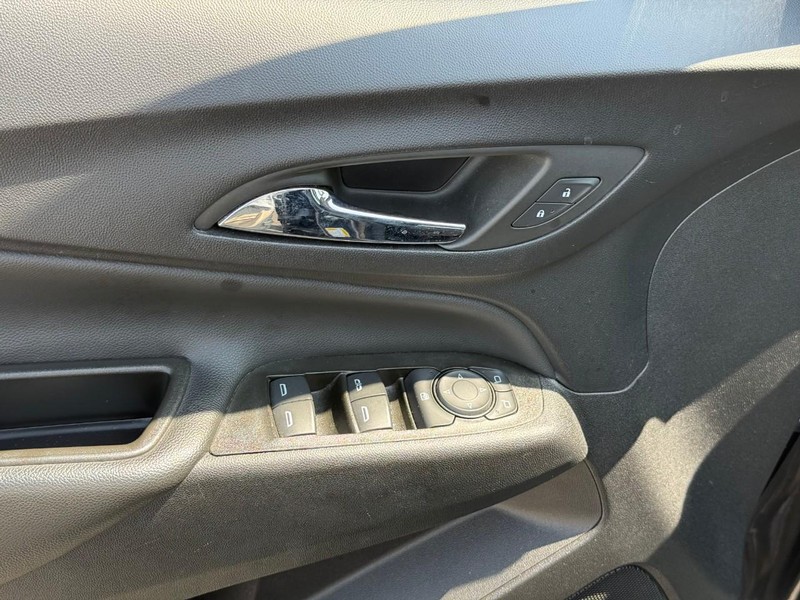 Chevrolet Equinox Vehicle Full-screen Gallery Image 20