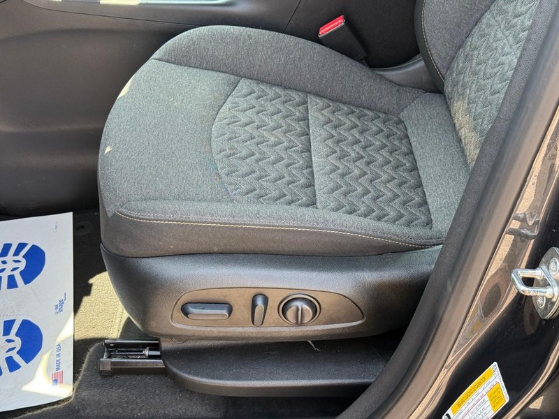 Chevrolet Equinox Vehicle Full-screen Gallery Image 21