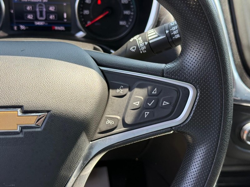 Chevrolet Equinox Vehicle Full-screen Gallery Image 24