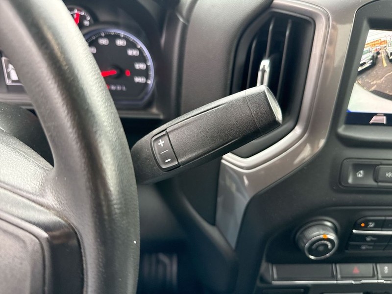 Chevrolet Silverado 2500HD Vehicle Full-screen Gallery Image 18