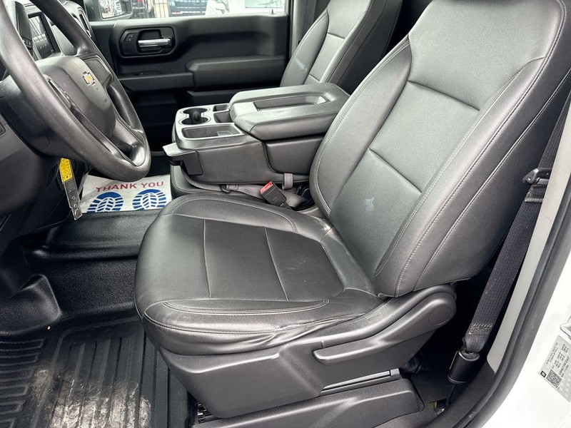 Chevrolet Silverado 2500HD Vehicle Full-screen Gallery Image 20