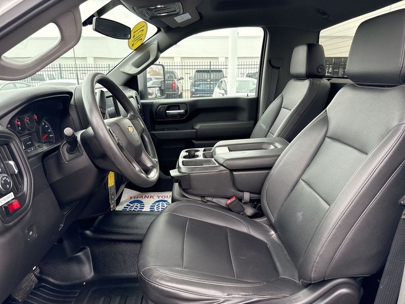 Chevrolet Silverado 2500HD Vehicle Full-screen Gallery Image 22