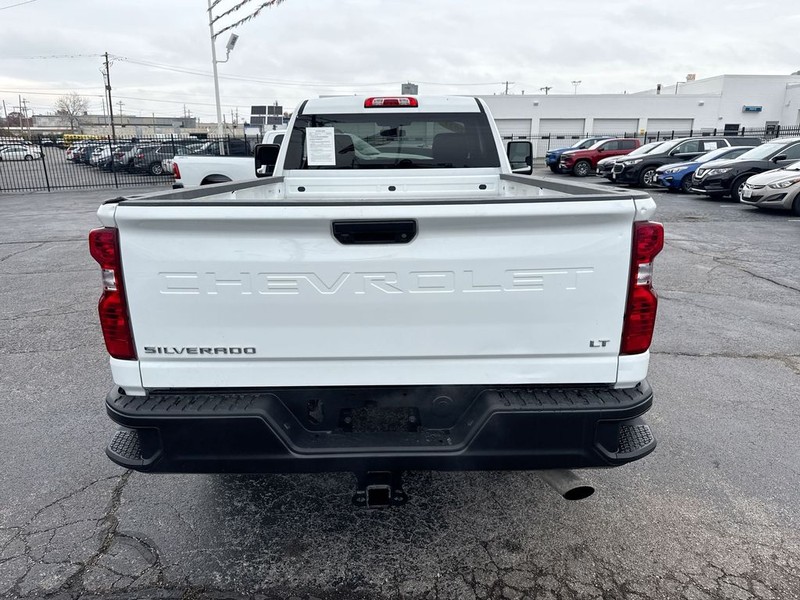 Chevrolet Silverado 2500HD Vehicle Full-screen Gallery Image 26