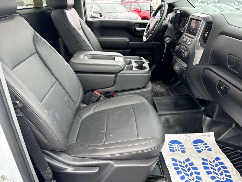 Chevrolet Silverado 2500HD Vehicle Full-screen Gallery Image 27