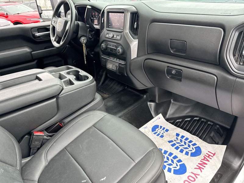 Chevrolet Silverado 2500HD Vehicle Full-screen Gallery Image 28