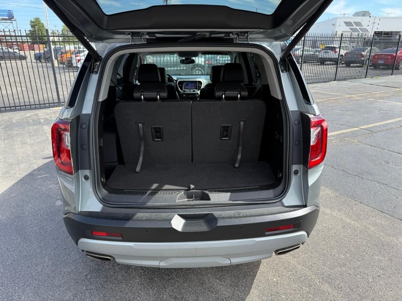 GMC Acadia Vehicle Full-screen Gallery Image 8