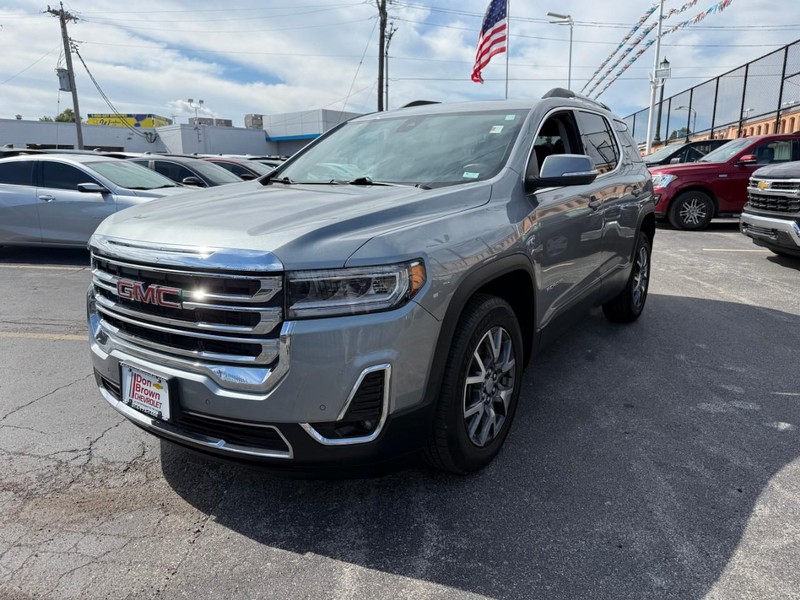 GMC Acadia Vehicle Full-screen Gallery Image 11