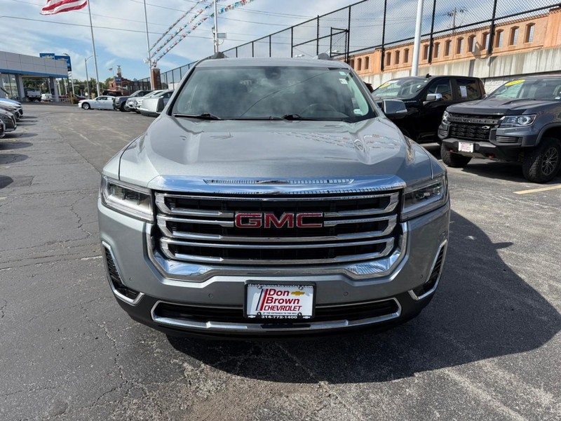 GMC Acadia Vehicle Full-screen Gallery Image 13