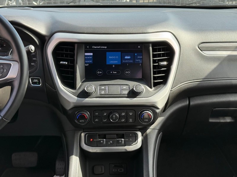 GMC Acadia Vehicle Full-screen Gallery Image 19
