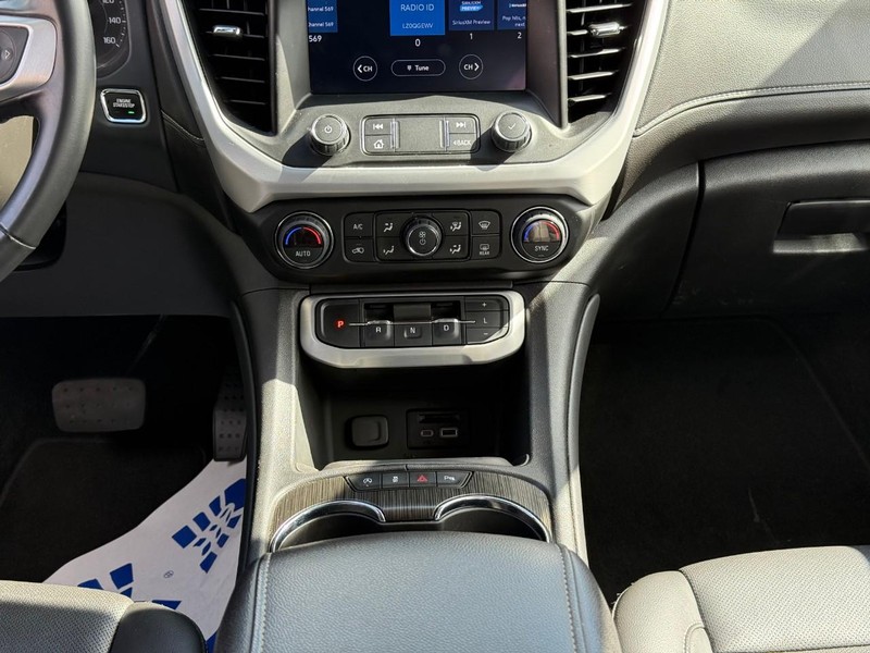GMC Acadia Vehicle Full-screen Gallery Image 20