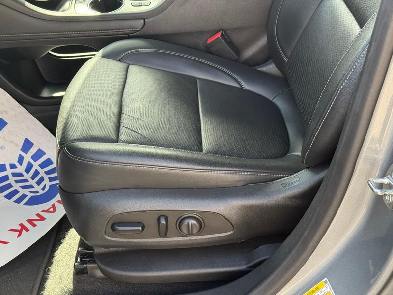 GMC Acadia Vehicle Full-screen Gallery Image 23