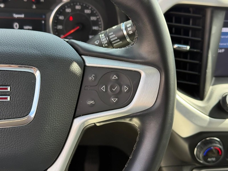 GMC Acadia Vehicle Full-screen Gallery Image 26