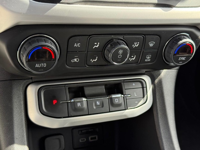 GMC Acadia Vehicle Full-screen Gallery Image 29