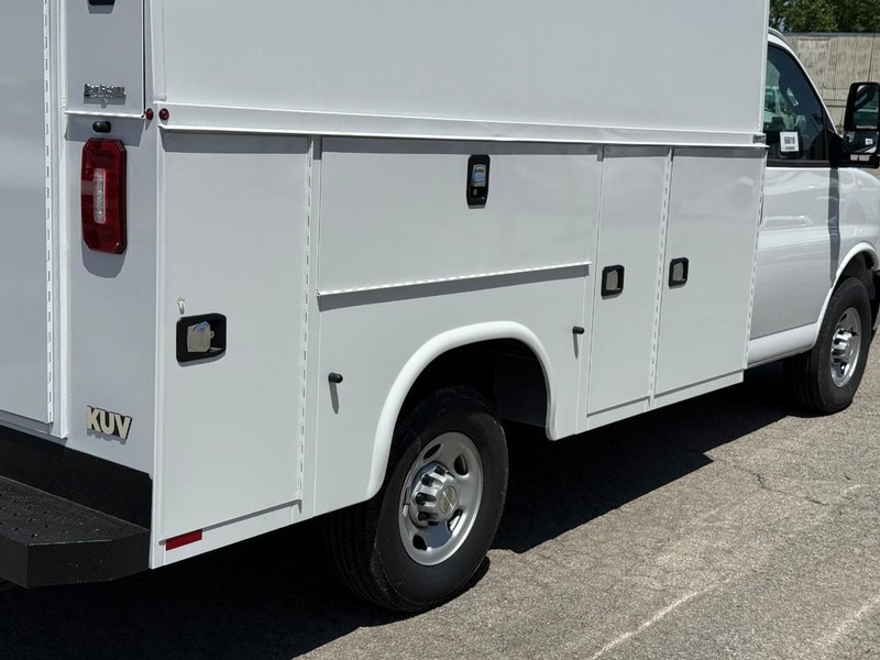 Chevrolet Express Commercial Cutaway Vehicle Full-screen Gallery Image 4