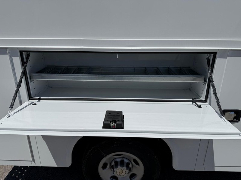 Chevrolet Express Commercial Cutaway Vehicle Full-screen Gallery Image 6