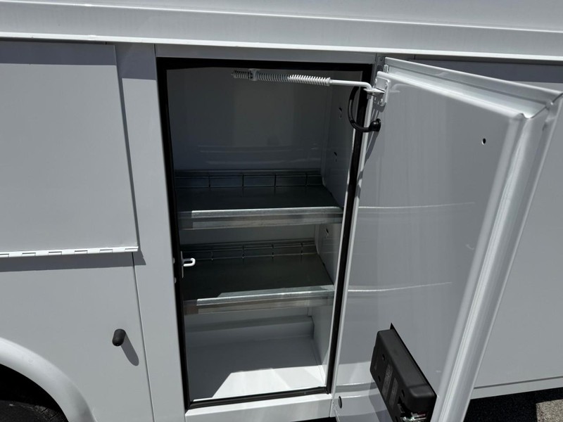 Chevrolet Express Commercial Cutaway Vehicle Full-screen Gallery Image 7