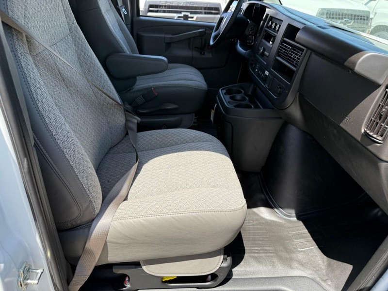 Chevrolet Express Commercial Cutaway Vehicle Full-screen Gallery Image 8