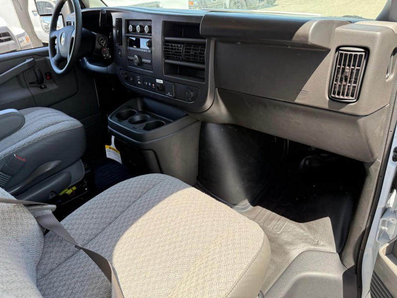 Chevrolet Express Commercial Cutaway Vehicle Full-screen Gallery Image 9