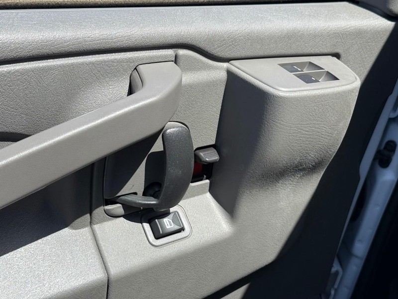 Chevrolet Express Commercial Cutaway Vehicle Full-screen Gallery Image 10