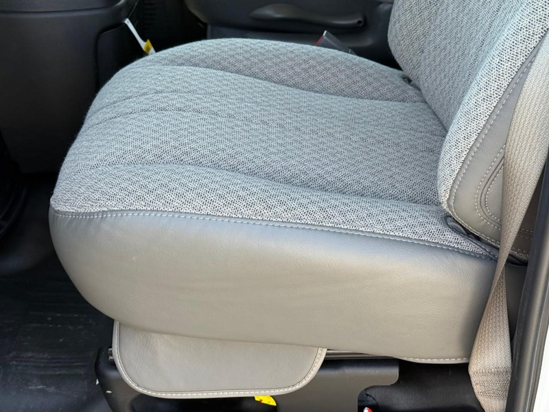 Chevrolet Express Commercial Cutaway Vehicle Full-screen Gallery Image 11