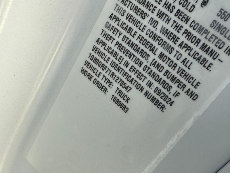 Chevrolet Express Commercial Cutaway Vehicle Full-screen Gallery Image 14