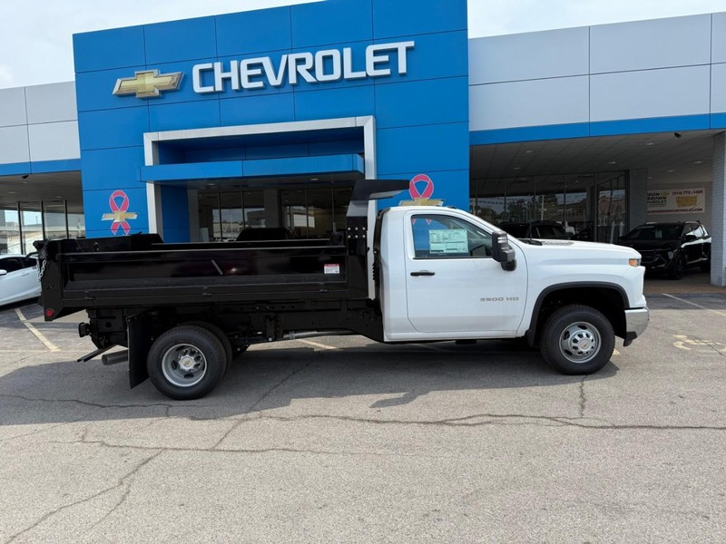 Chevrolet Silverado 3500HD CC Vehicle Full-screen Gallery Image 2