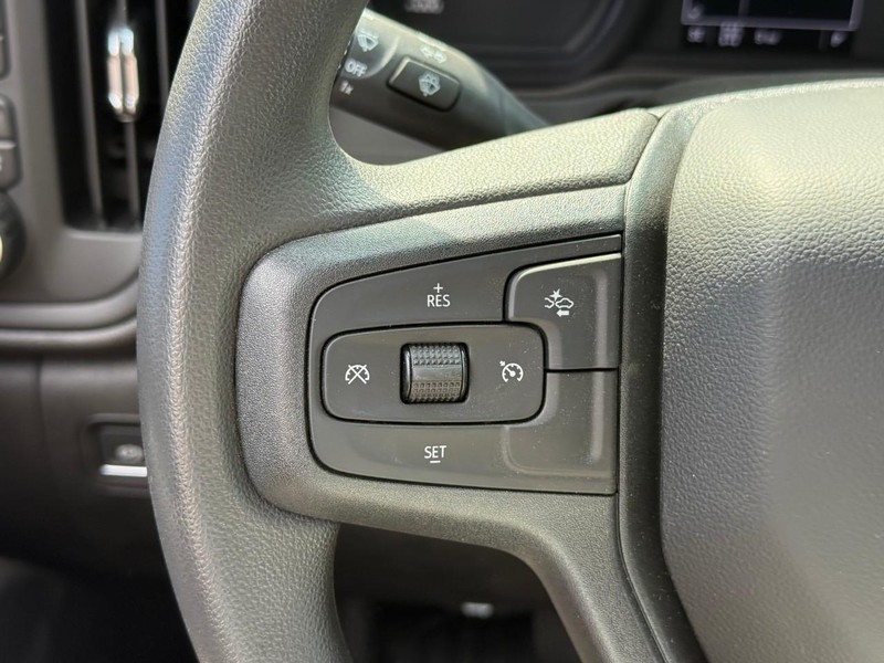 Chevrolet Silverado 3500HD CC Vehicle Full-screen Gallery Image 10