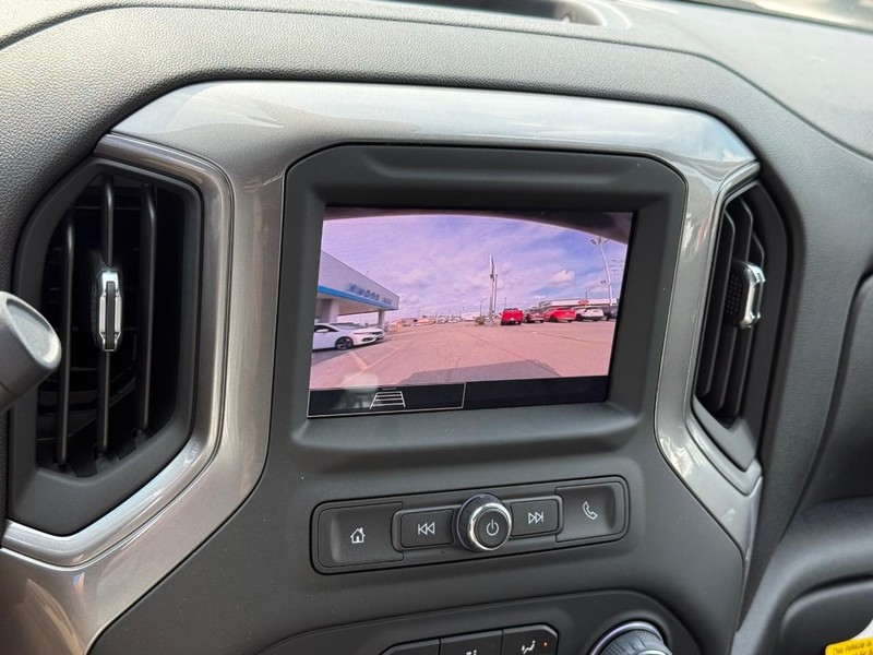 Chevrolet Silverado 3500HD CC Vehicle Full-screen Gallery Image 11