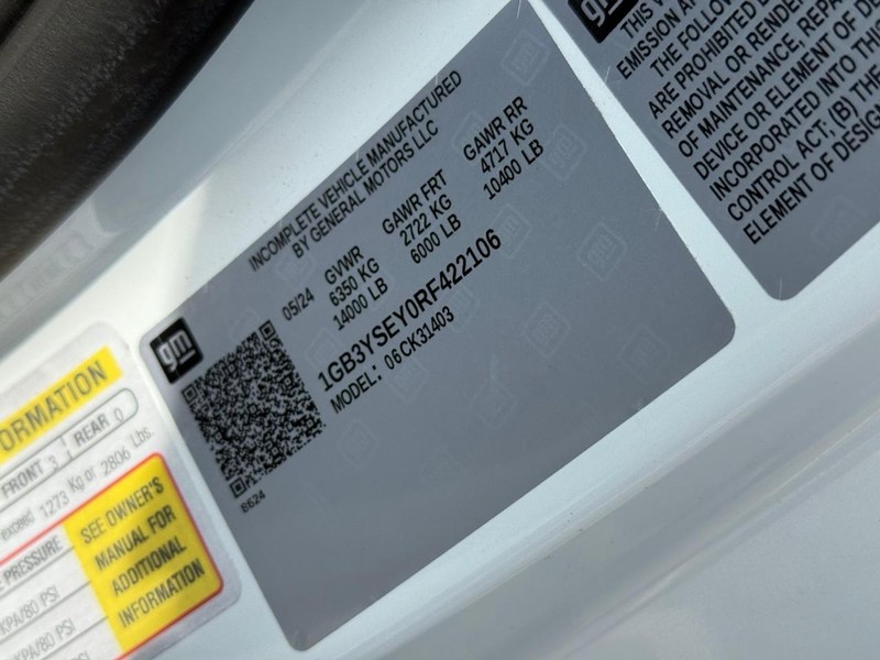 Chevrolet Silverado 3500HD CC Vehicle Full-screen Gallery Image 12