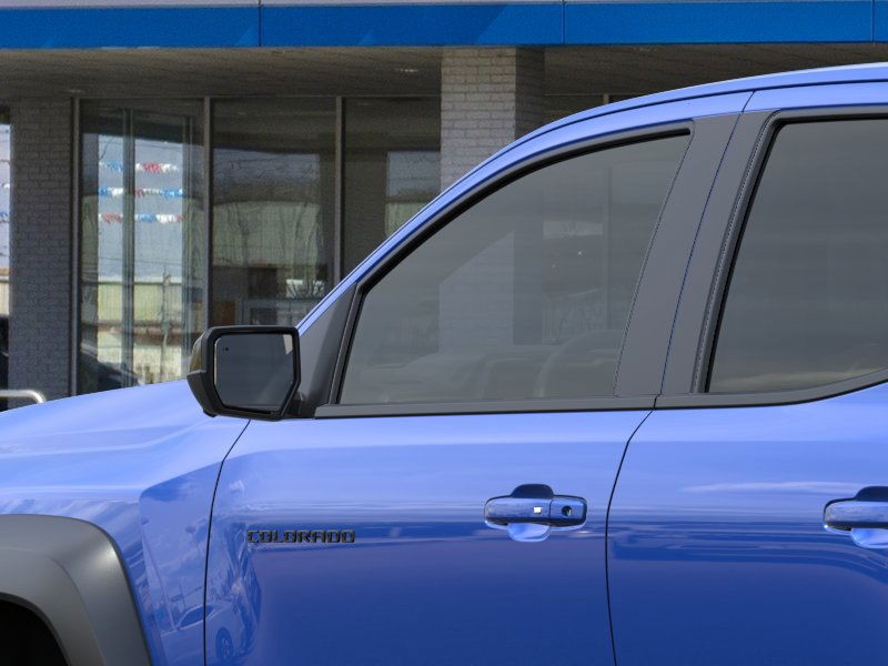 Chevrolet Colorado Vehicle Full-screen Gallery Image 12