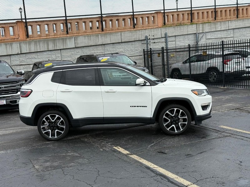 Jeep Compass Vehicle Full-screen Gallery Image 3