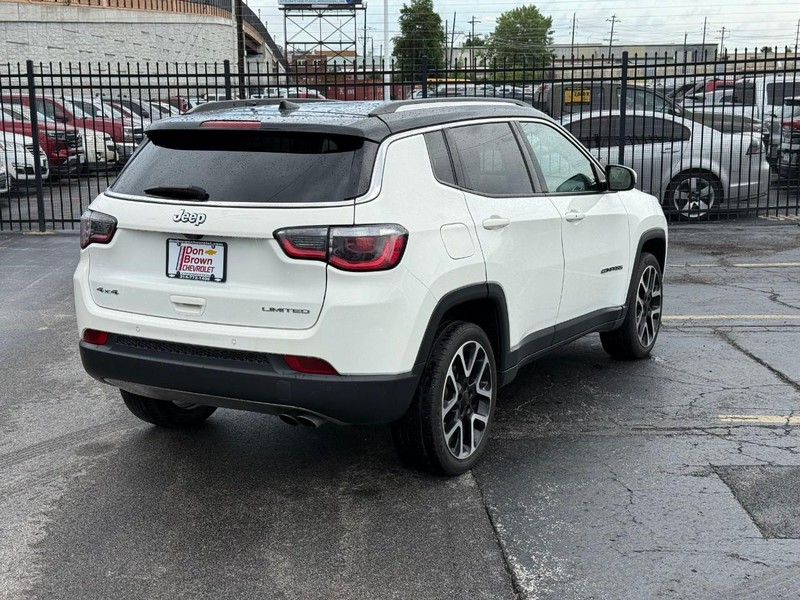 Jeep Compass Vehicle Full-screen Gallery Image 4