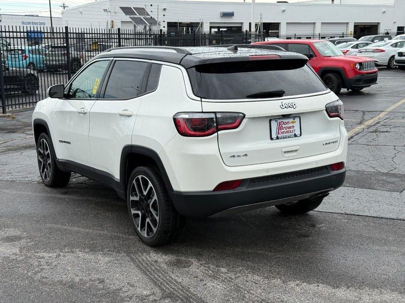 Jeep Compass Vehicle Full-screen Gallery Image 6