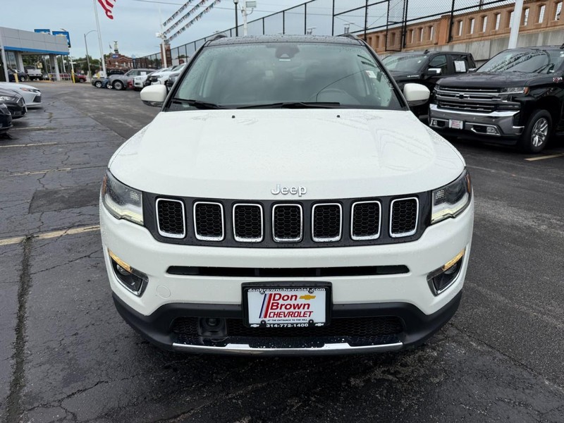 Jeep Compass Vehicle Full-screen Gallery Image 13