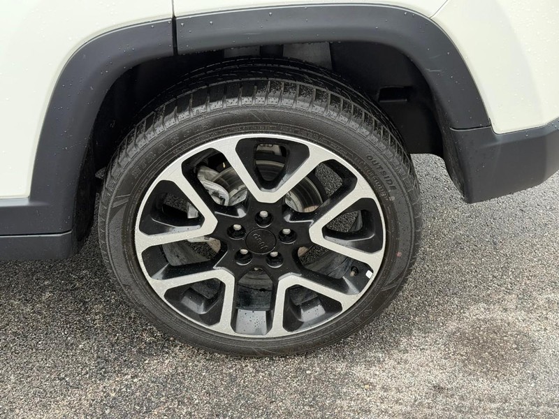 Jeep Compass Vehicle Full-screen Gallery Image 14