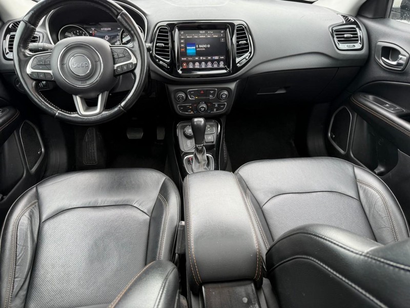 Jeep Compass Vehicle Full-screen Gallery Image 18