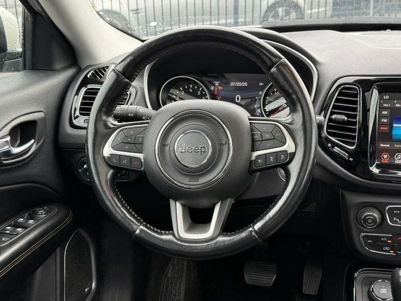 Jeep Compass Vehicle Full-screen Gallery Image 19