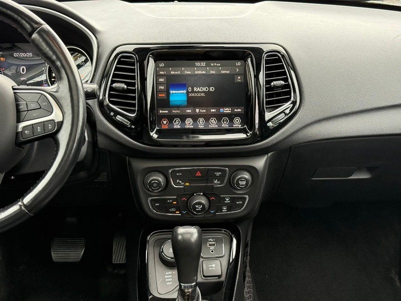 Jeep Compass Vehicle Full-screen Gallery Image 20